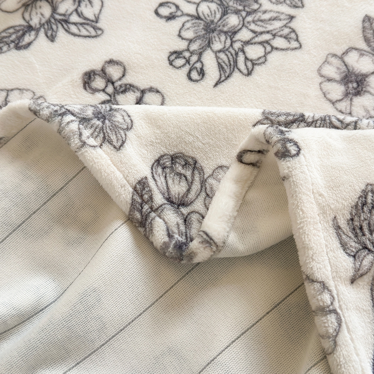 91家纺网 家纺一手货源 找家纺 丽美人家纺 2025新款小版印花牛奶绒床单单床单床单单件 复古山茶