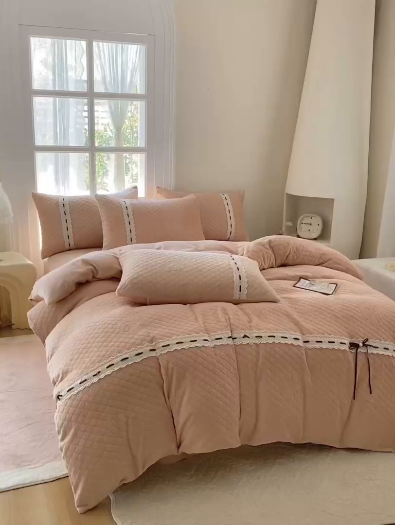 91家纺网 家纺一手货源 找家纺 乐嘉盈 2025年新款雕花法式蝴蝶结牛奶绒四件套  蝴蝶结-橙