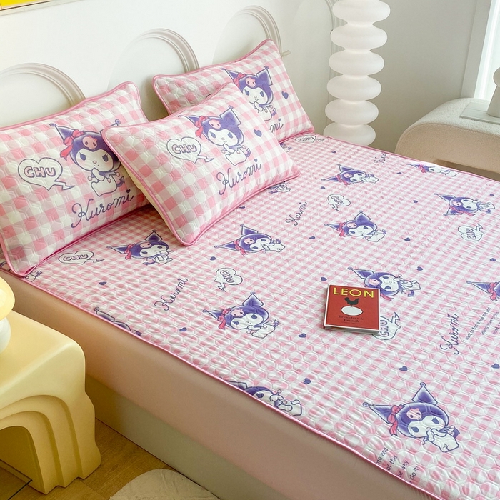 91家纺网 家纺一手货源 找家纺 一电 2025新款牛奶丝凉席床笠可水洗凉感丝凉席学生宿舍单人裸睡空调席-系列一 欢乐库洛米