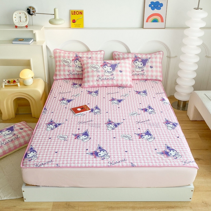 91家纺网 家纺一手货源 找家纺 一电 2025新款牛奶丝凉席床笠可水洗凉感丝凉席学生宿舍单人裸睡空调席-系列一 欢乐库洛米