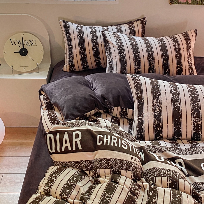 91家纺网 家纺一手货源 找家纺 斯卡诺家纺 2025小清新加厚高克重牛奶绒四件套网红直播爆款 泥点子母