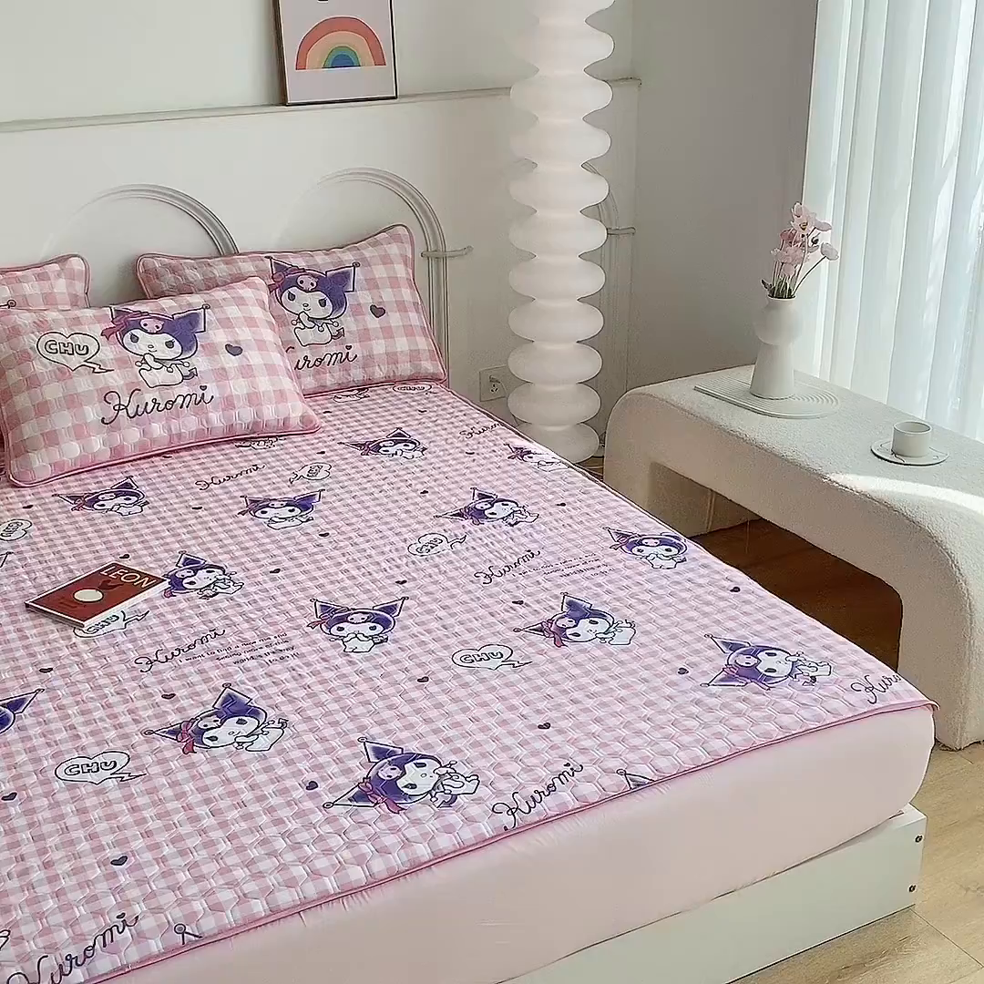 91家纺网 家纺一手货源 找家纺 一电 2025新款牛奶丝凉席床笠可水洗凉感丝凉席学生宿舍单人裸睡空调席-系列一 欢乐库洛米