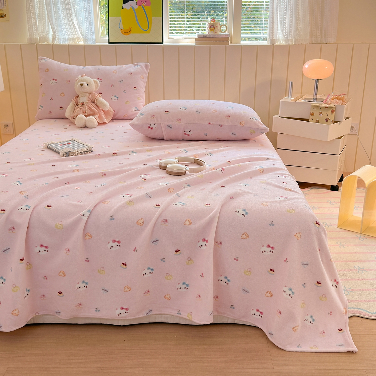 91家纺网 家纺一手货源 找家纺 丽美人家纺 2025新款小版印花牛奶绒床单单床单床单单件 可爱小猫