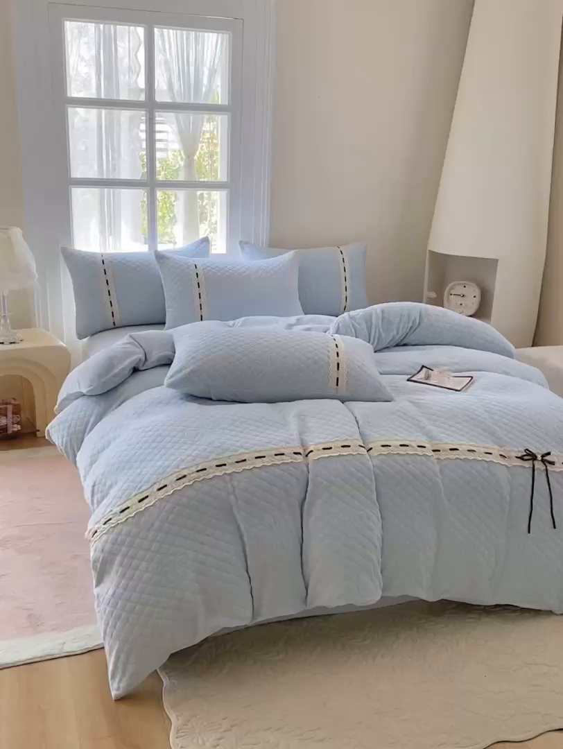 91家纺网 家纺一手货源 找家纺 乐嘉盈 2025年新款雕花法式蝴蝶结牛奶绒四件套  蝴蝶结-蓝