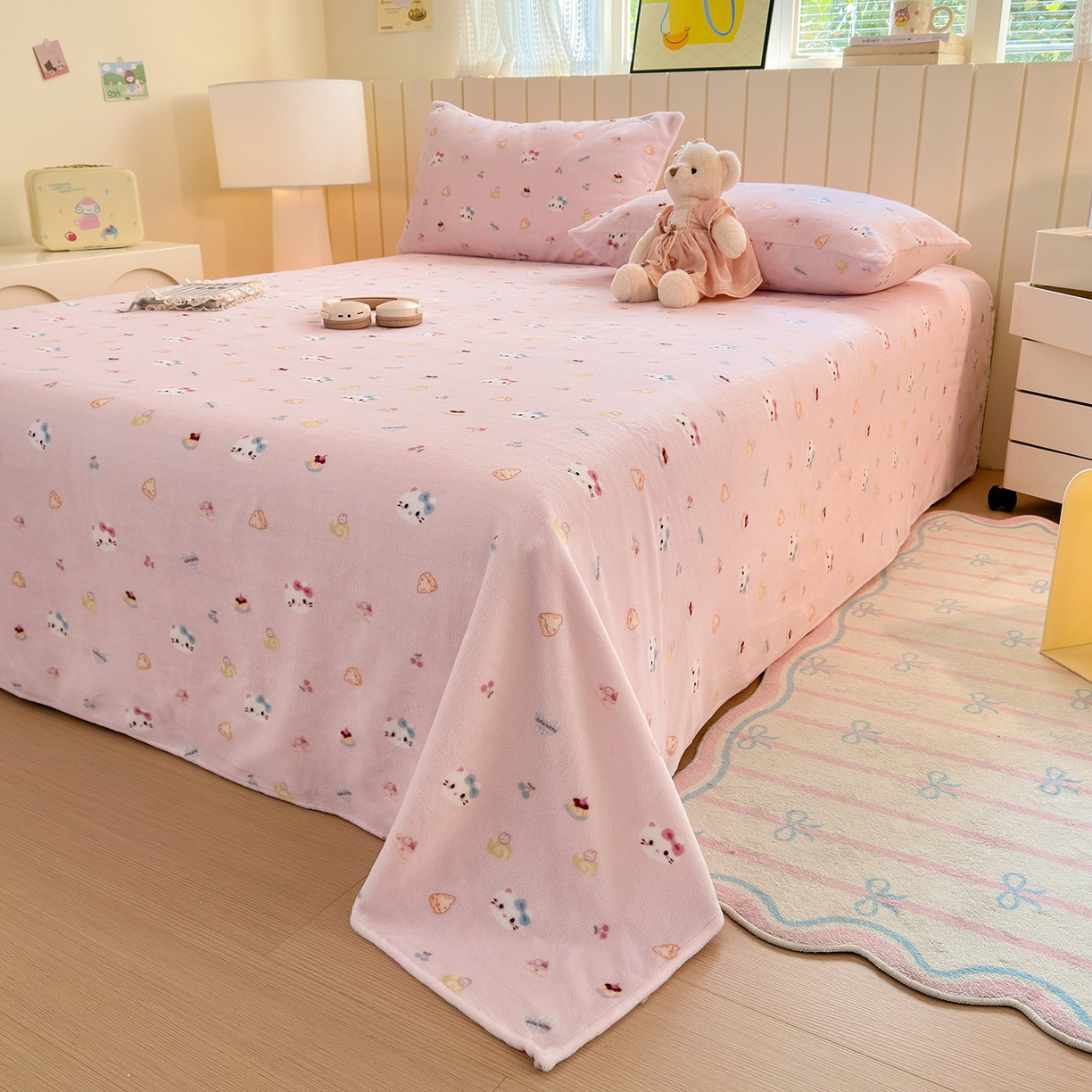 91家纺网 家纺一手货源 找家纺 丽美人家纺 2025新款小版印花牛奶绒床单单床单床单单件 可爱小猫