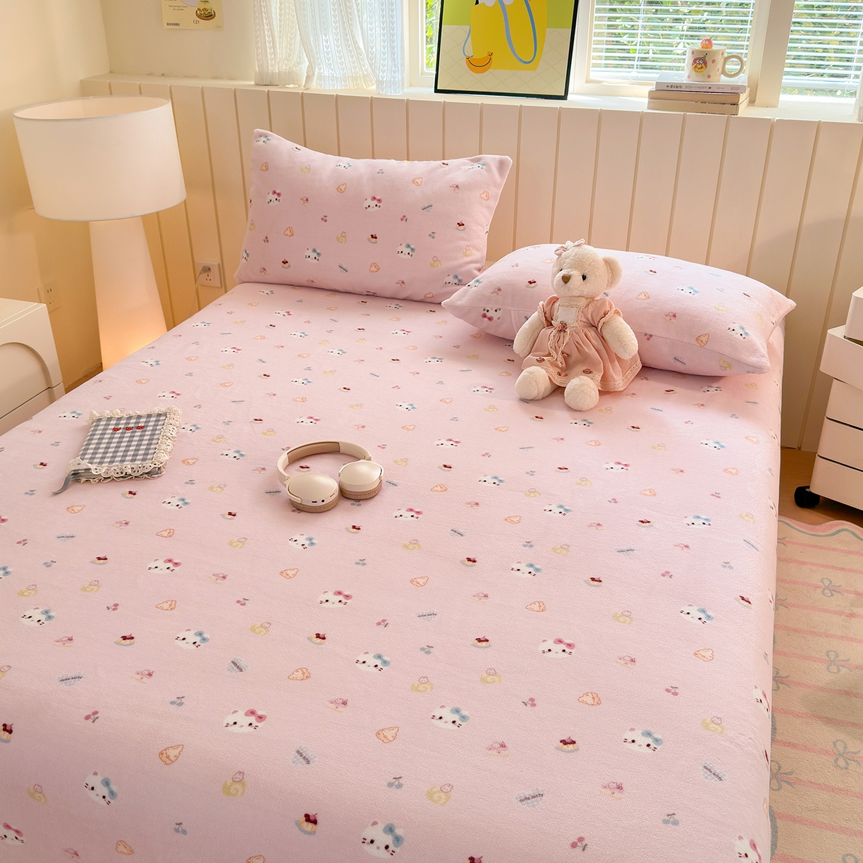 91家纺网 家纺一手货源 找家纺 丽美人家纺 2025新款小版印花牛奶绒床单单床单床单单件 可爱小猫