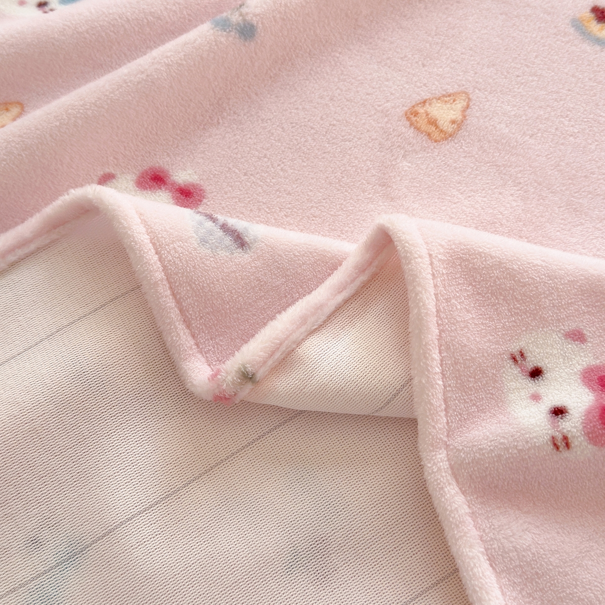 91家纺网 家纺一手货源 找家纺 丽美人家纺 2025新款小版印花牛奶绒床单单床单床单单件 可爱小猫