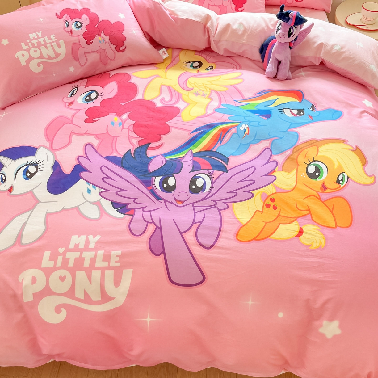 91家纺网 家纺一手货源 找家纺 金爱家 2025新款纯棉大版数码印花系列四件套-小马宝莉 纯棉大版-宝莉大家族