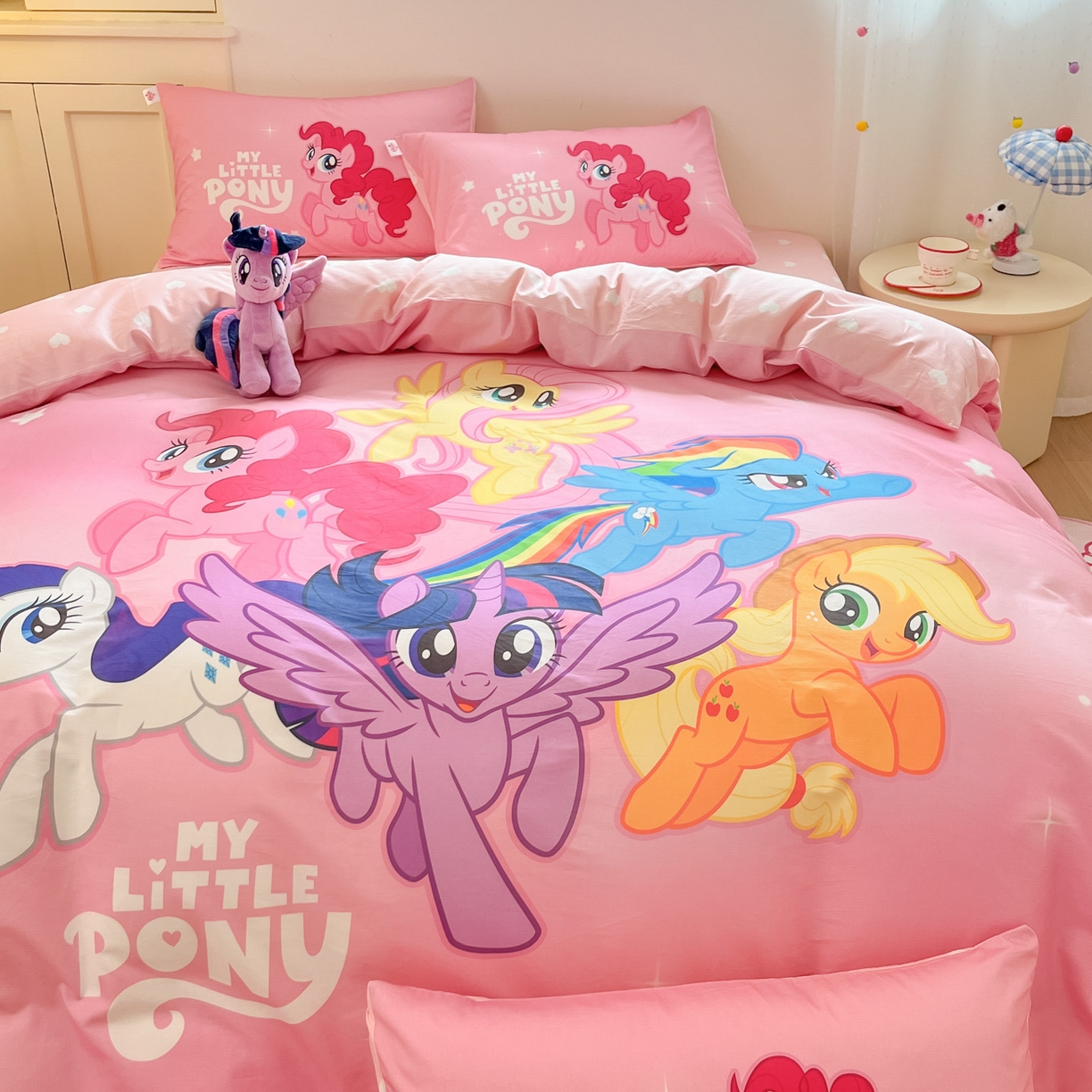 91家纺网 家纺一手货源 找家纺 金爱家 2025新款纯棉大版数码印花系列四件套-小马宝莉 纯棉大版-宝莉大家族