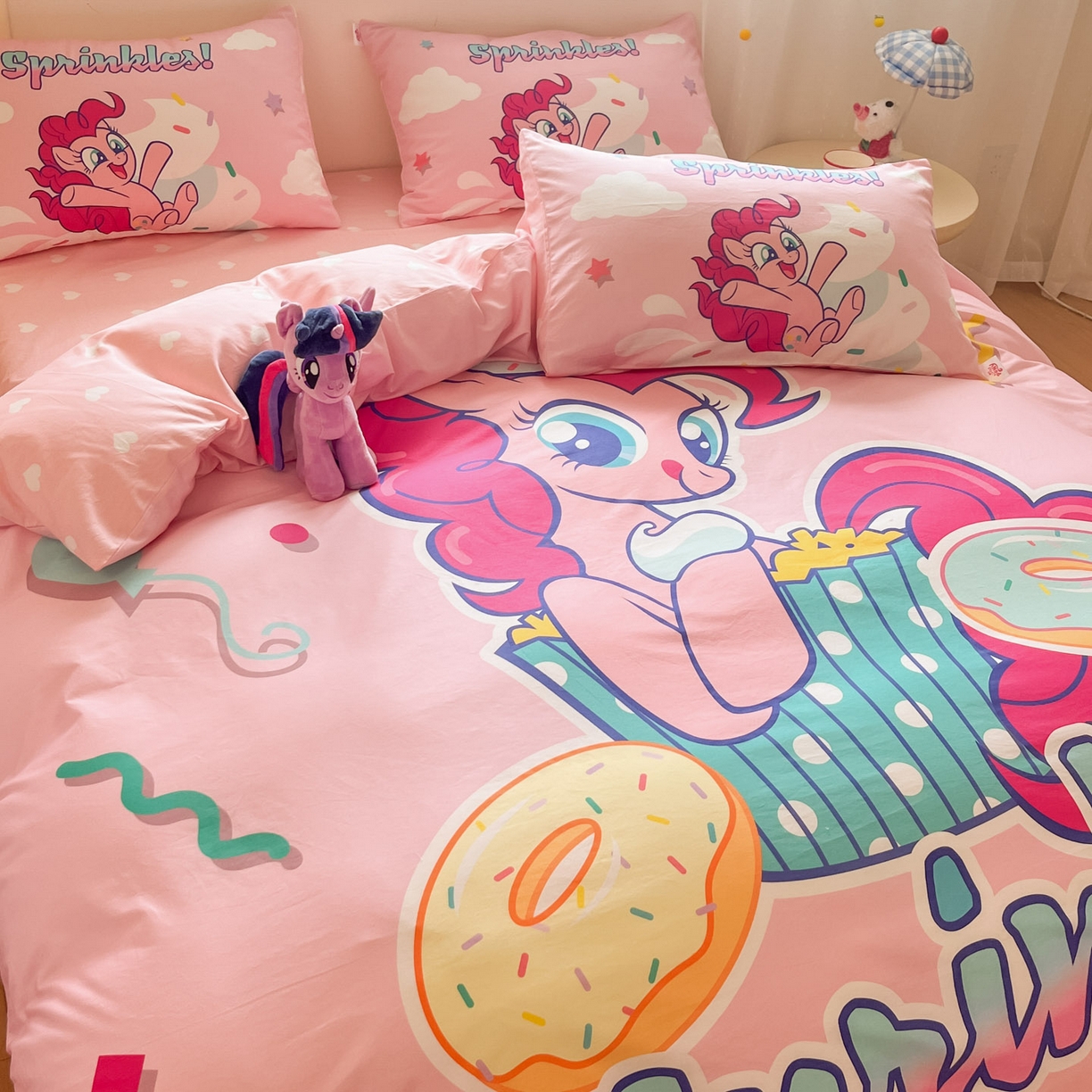 91家纺网 家纺一手货源 找家纺 金爱家 2025新款纯棉大版数码印花系列四件套-小马宝莉 纯棉大版-甜甜圈碧琪