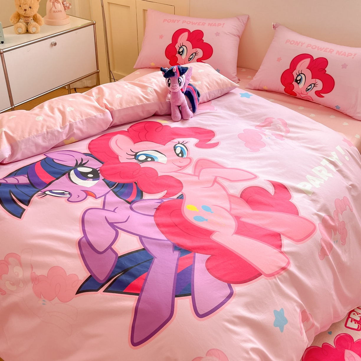 91家纺网 家纺一手货源 找家纺 金爱家 2025新款纯棉大版数码印花系列四件套-小马宝莉 纯棉大版-摩登女孩