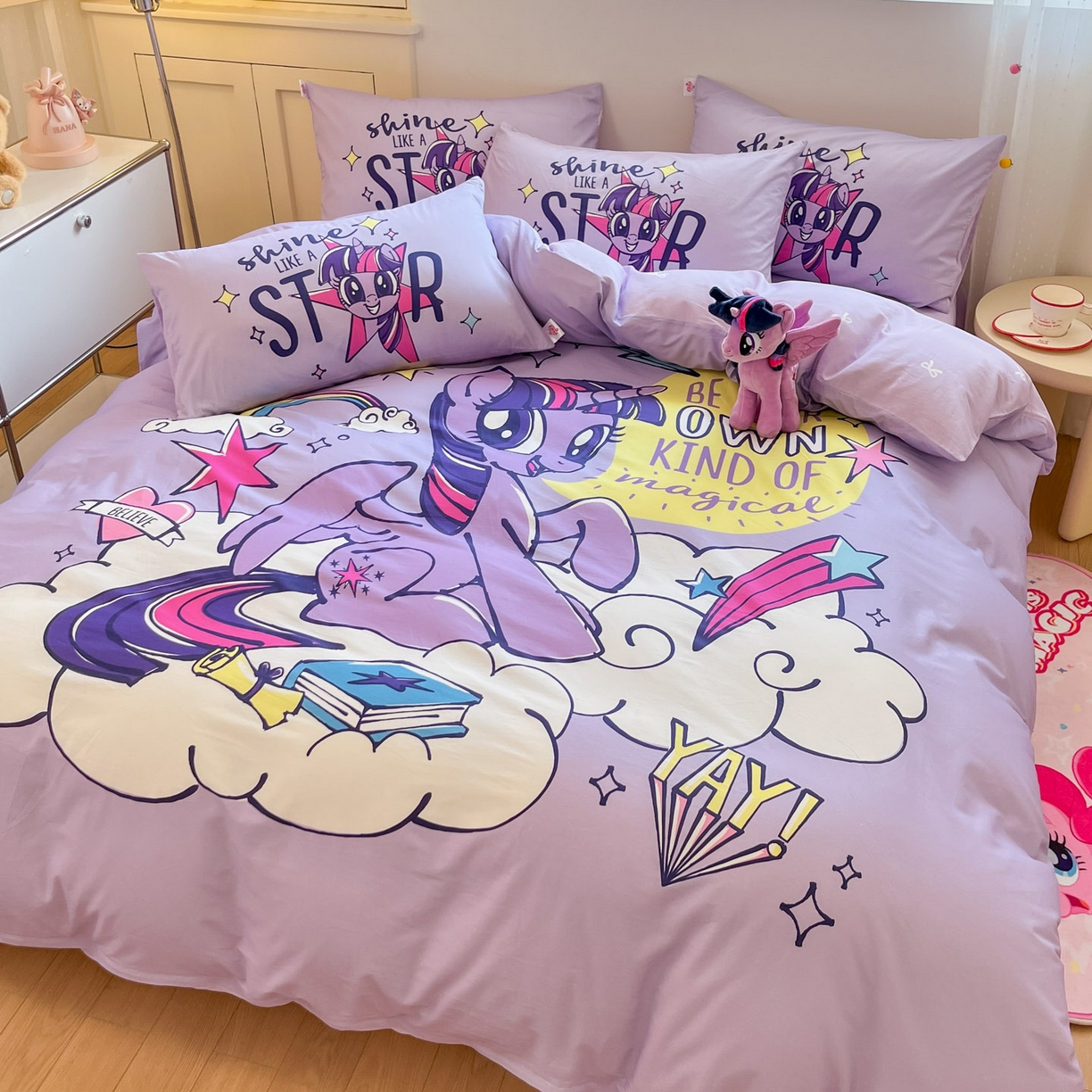 91家纺网 家纺一手货源 找家纺 金爱家 2025新款纯棉大版数码印花系列四件套-小马宝莉 纯棉大版-闪亮紫悦