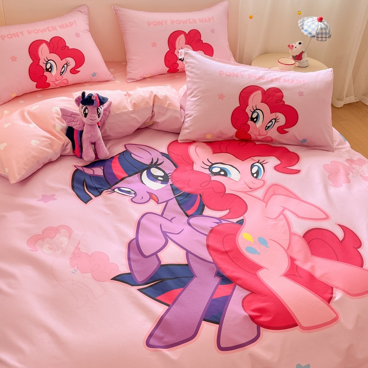 91家纺网 家纺一手货源 找家纺 金爱家 2025新款纯棉大版数码印花系列四件套-小马宝莉 纯棉大版-摩登女孩