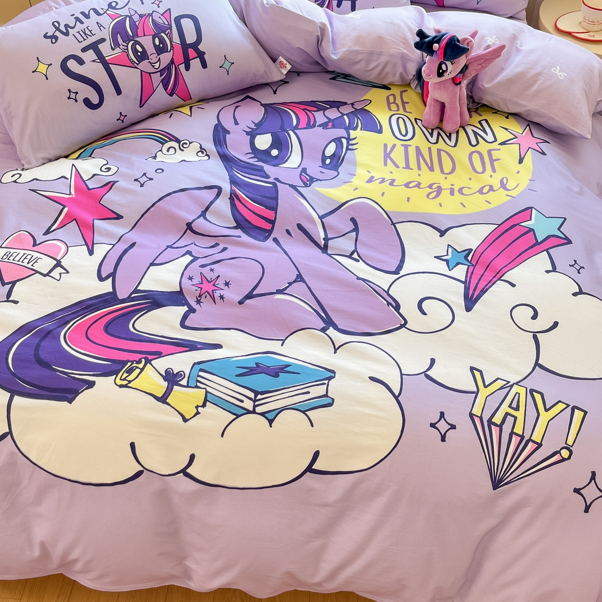 91家纺网 家纺一手货源 找家纺 金爱家 2025新款纯棉大版数码印花系列四件套-小马宝莉 纯棉大版-闪亮紫悦