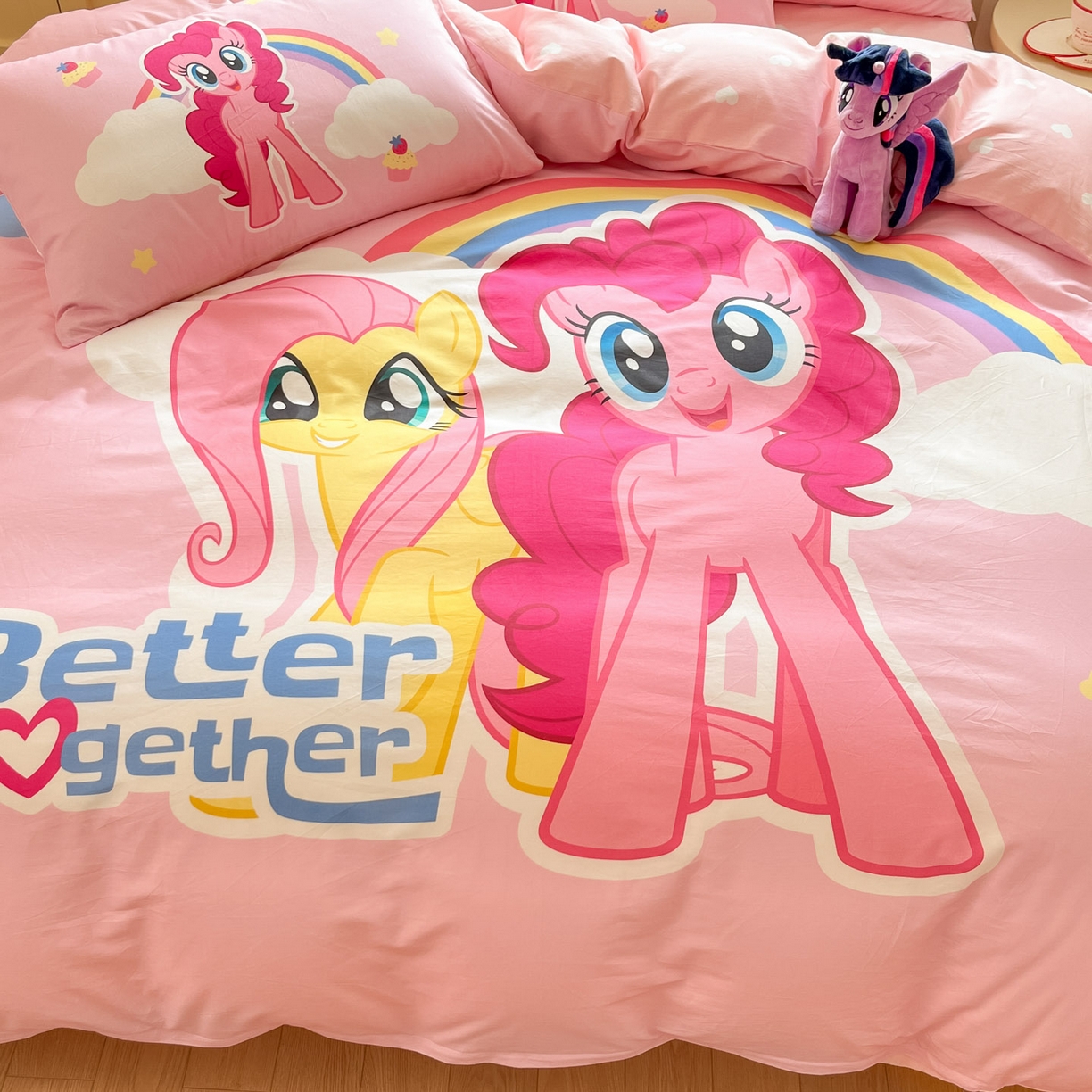 91家纺网 家纺一手货源 找家纺 金爱家 2025新款纯棉大版数码印花系列四件套-小马宝莉 纯棉大版-彩虹好朋友