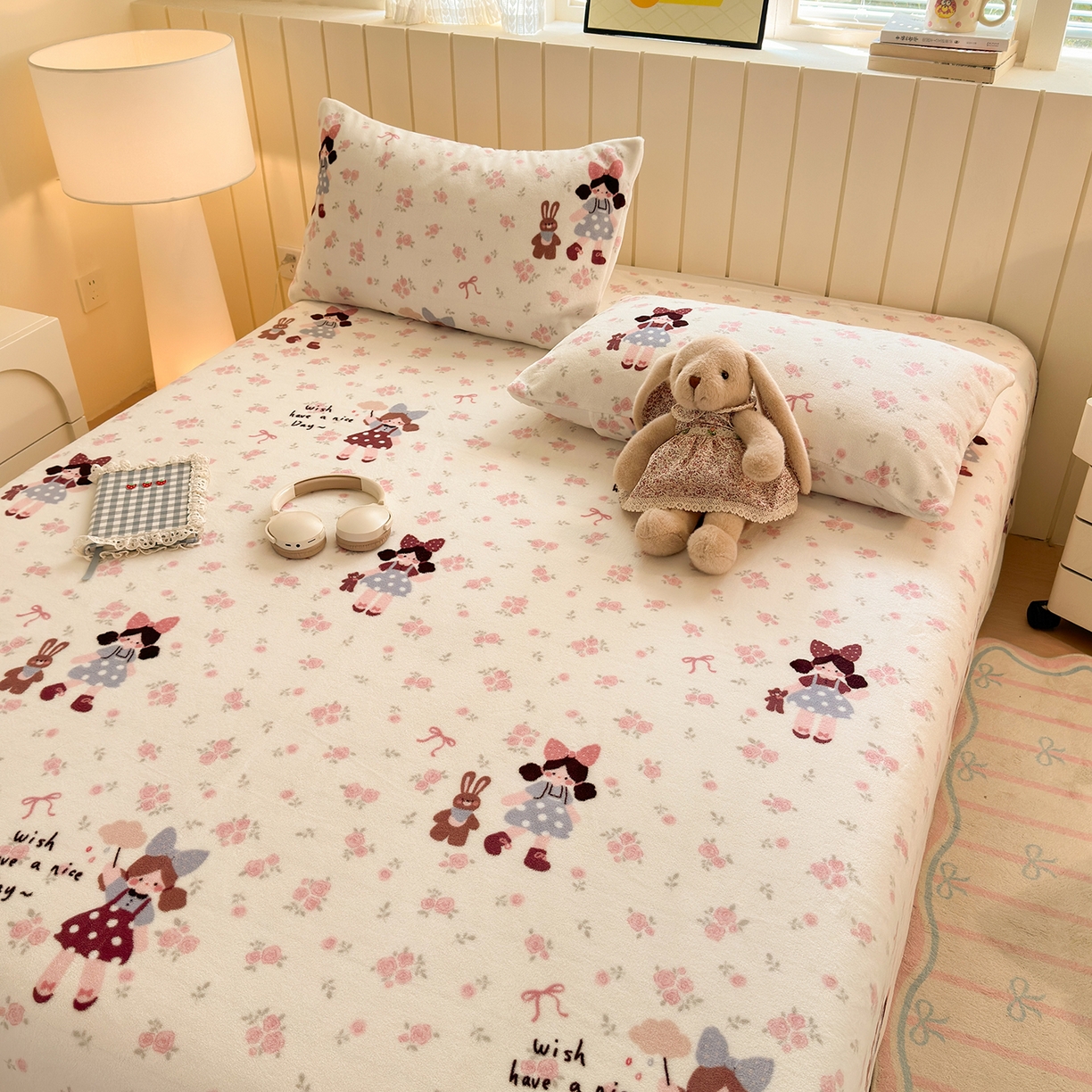 91家纺网 家纺一手货源 找家纺 丽美人家纺 2025新款小版印花牛奶绒床单单床单床单单件 玫瑰女孩