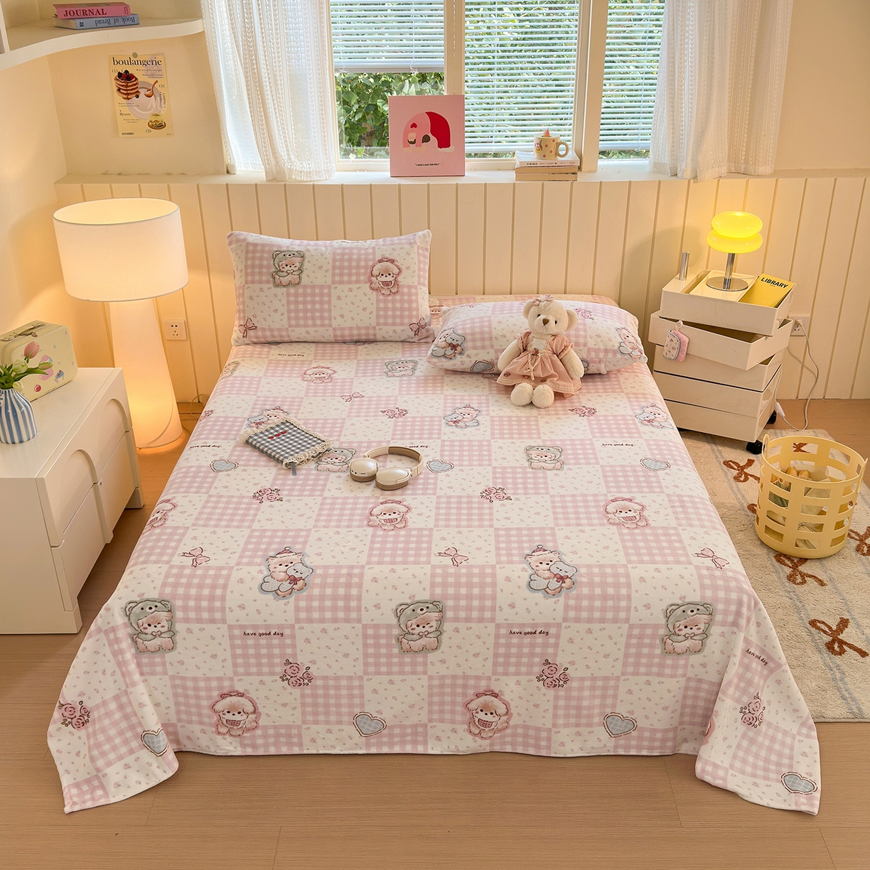 91家纺网 家纺一手货源 找家纺 丽美人家纺 2025新款小版印花牛奶绒床单单床单床单单件 萌熊日记