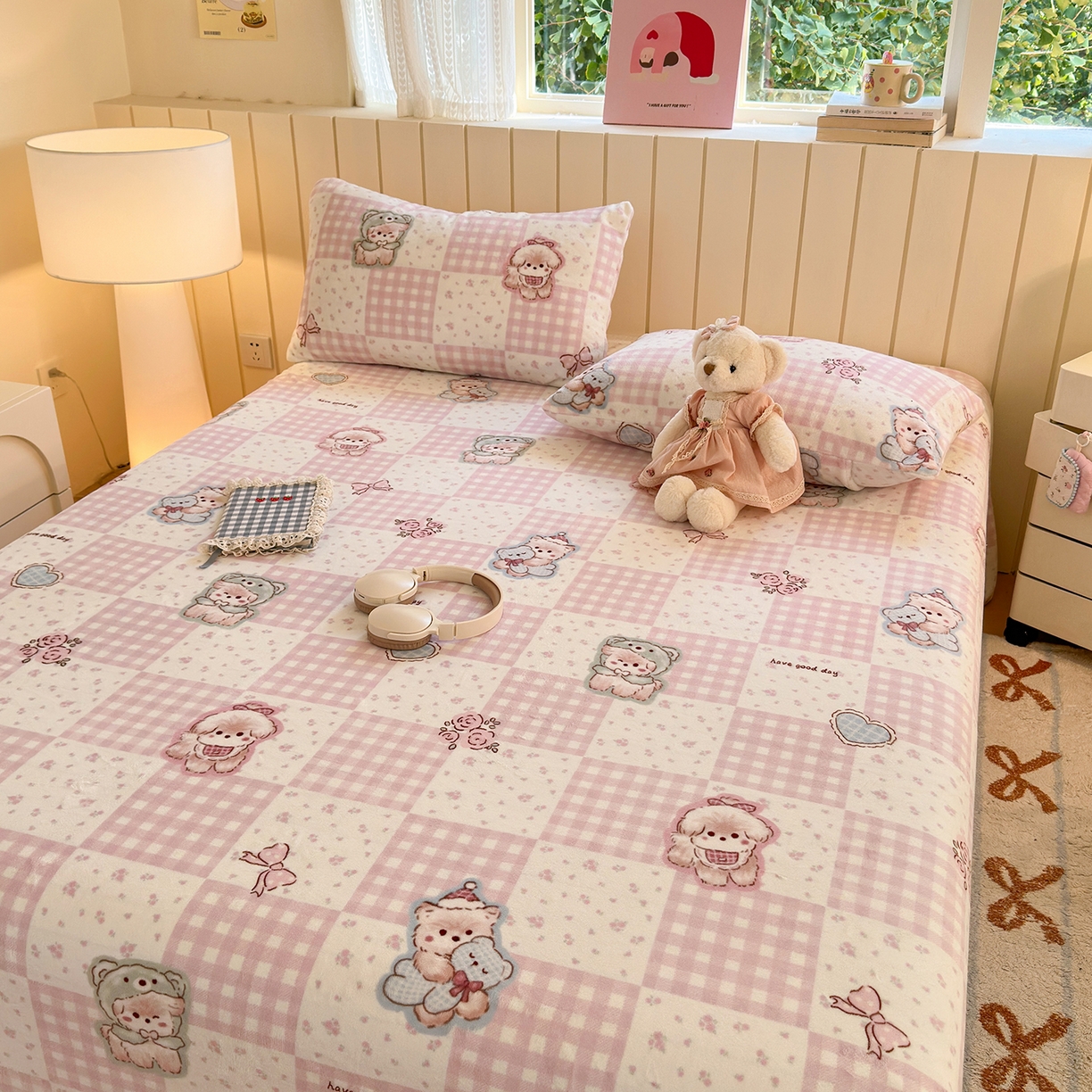 91家纺网 家纺一手货源 找家纺 丽美人家纺 2025新款小版印花牛奶绒床单单床单床单单件 萌熊日记