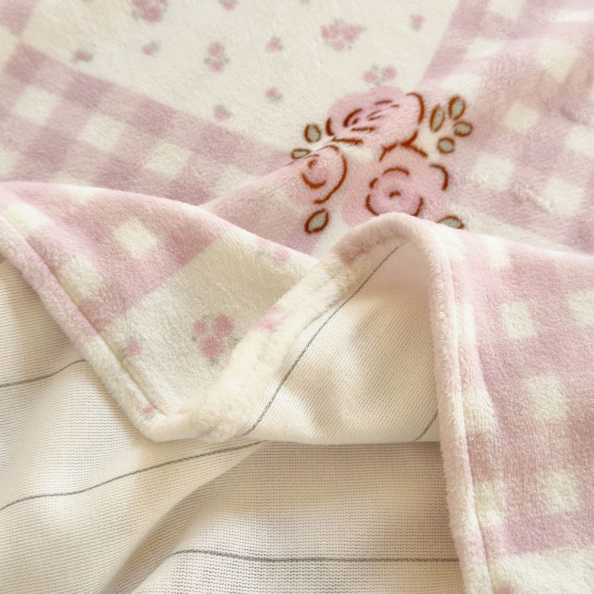 91家纺网 家纺一手货源 找家纺 丽美人家纺 2025新款小版印花牛奶绒床单单床单床单单件 萌熊日记