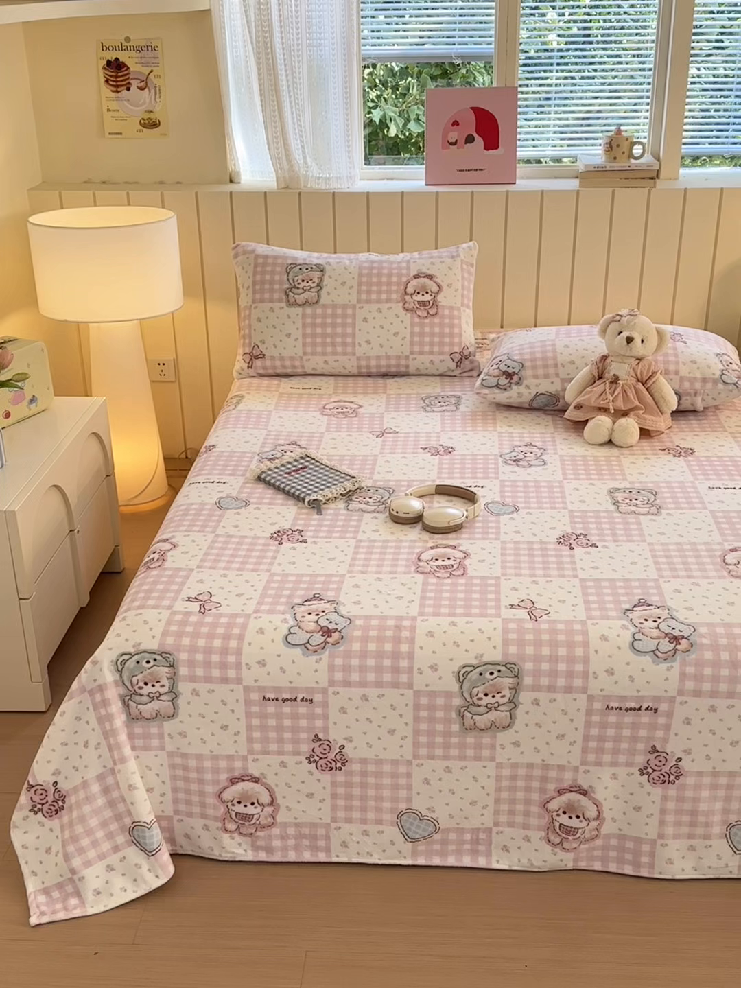 91家纺网 家纺一手货源 找家纺 丽美人家纺 2025新款小版印花牛奶绒床单单床单床单单件 萌熊日记