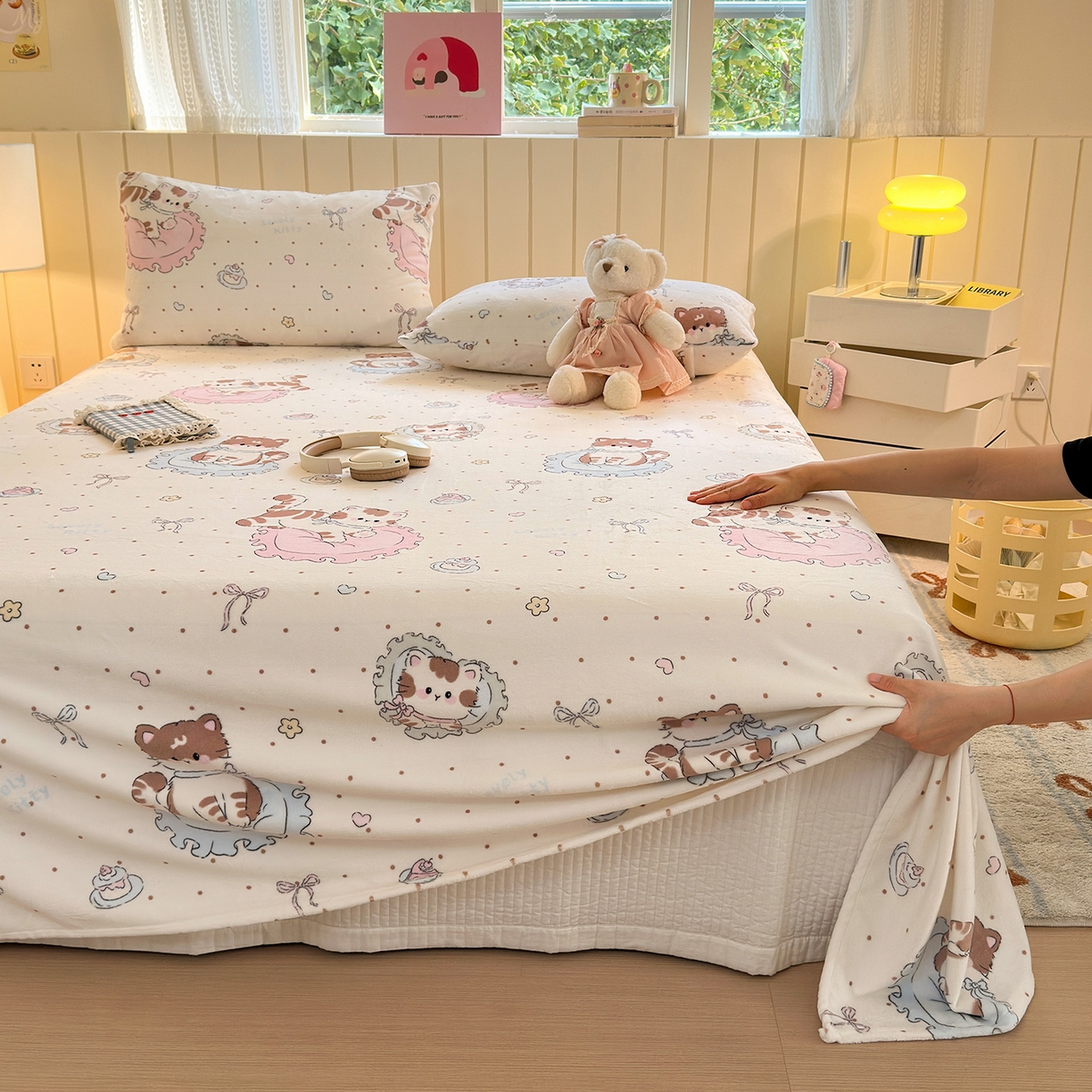 91家纺网 家纺一手货源 找家纺 丽美人家纺 2025新款小版印花牛奶绒床单单床单床单单件 奶萌小猫