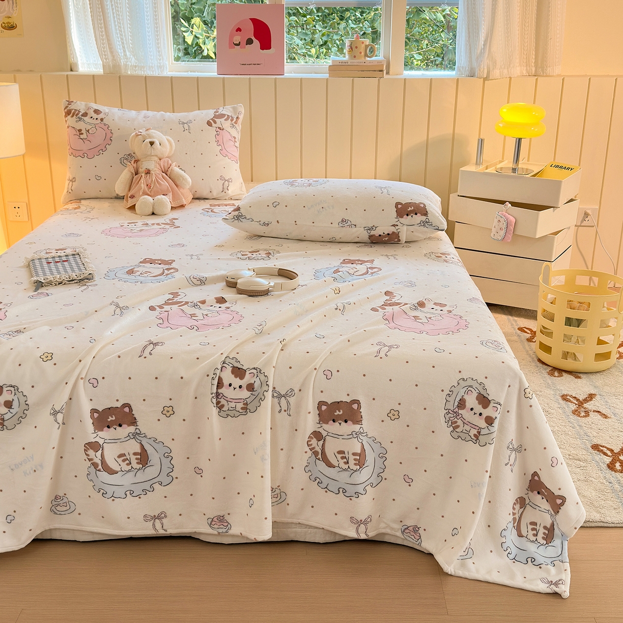 91家纺网 家纺一手货源 找家纺 丽美人家纺 2025新款小版印花牛奶绒床单单床单床单单件 奶萌小猫