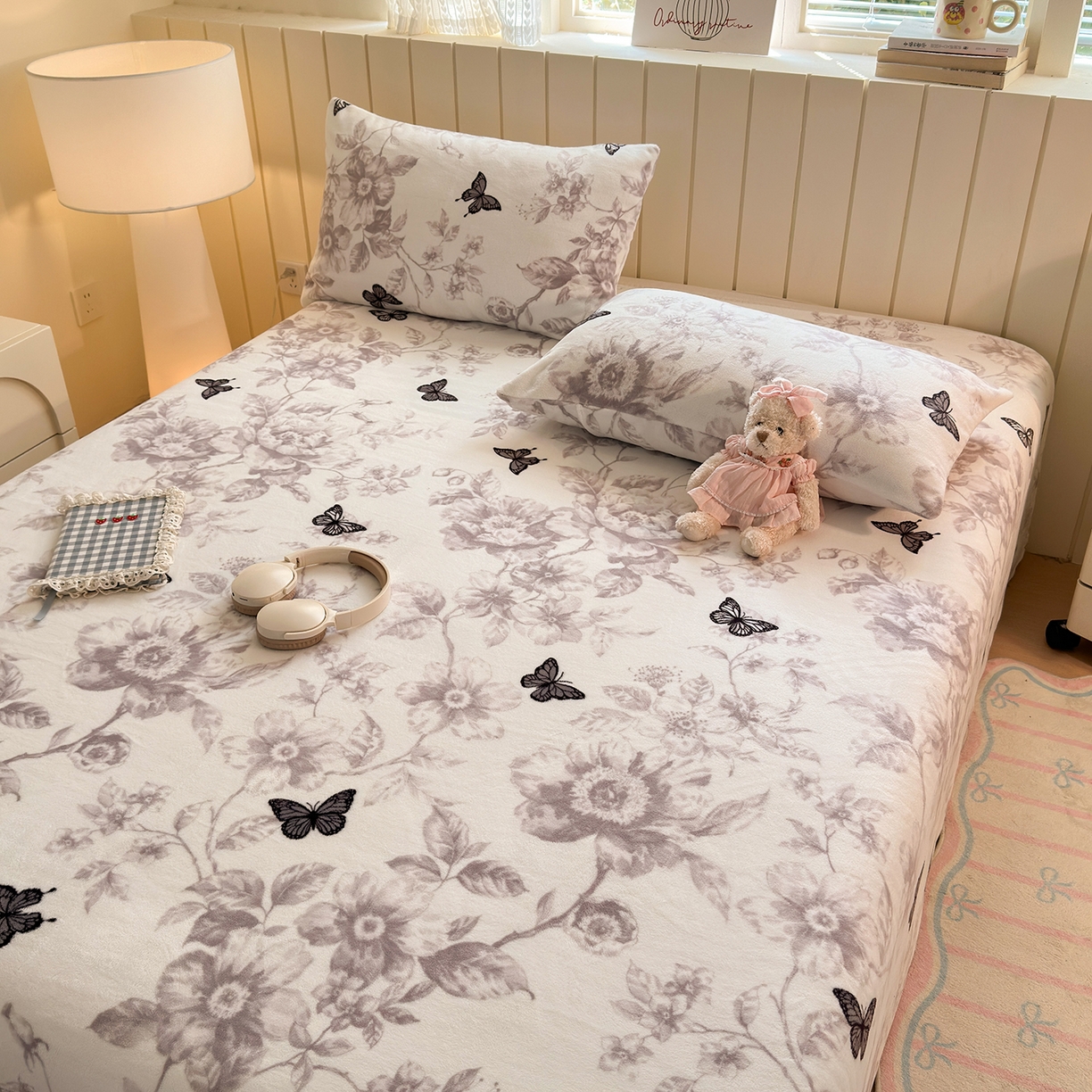 91家纺网 家纺一手货源 找家纺 丽美人家纺 2025新款小版印花牛奶绒床单单床单床单单件 水墨花蝴蝶