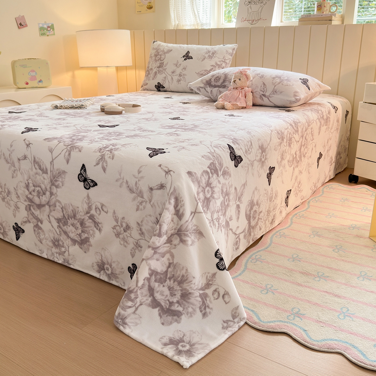 91家纺网 家纺一手货源 找家纺 丽美人家纺 2025新款小版印花牛奶绒床单单床单床单单件 水墨花蝴蝶