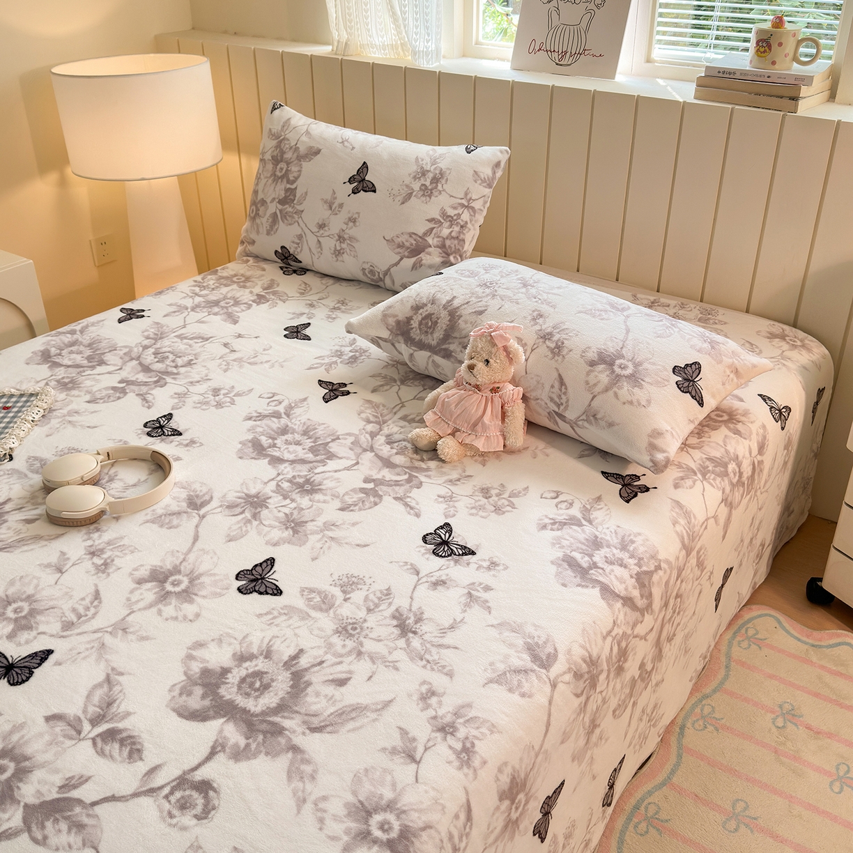 91家纺网 家纺一手货源 找家纺 丽美人家纺 2025新款小版印花牛奶绒床单单床单床单单件 水墨花蝴蝶