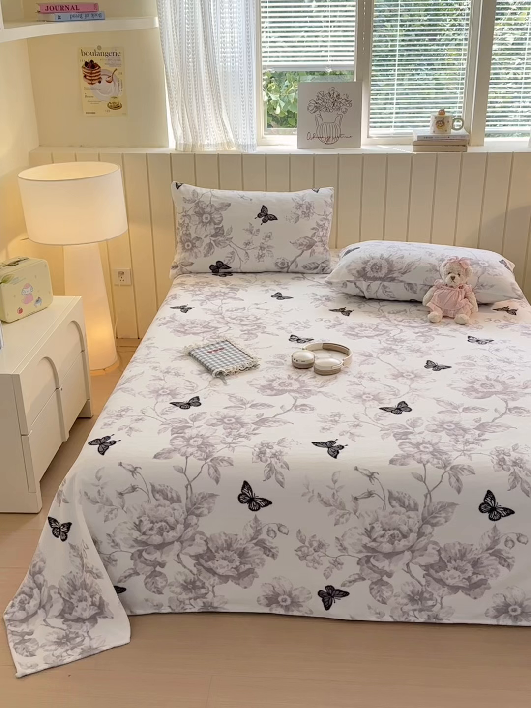 91家纺网 家纺一手货源 找家纺 丽美人家纺 2025新款小版印花牛奶绒床单单床单床单单件 水墨花蝴蝶