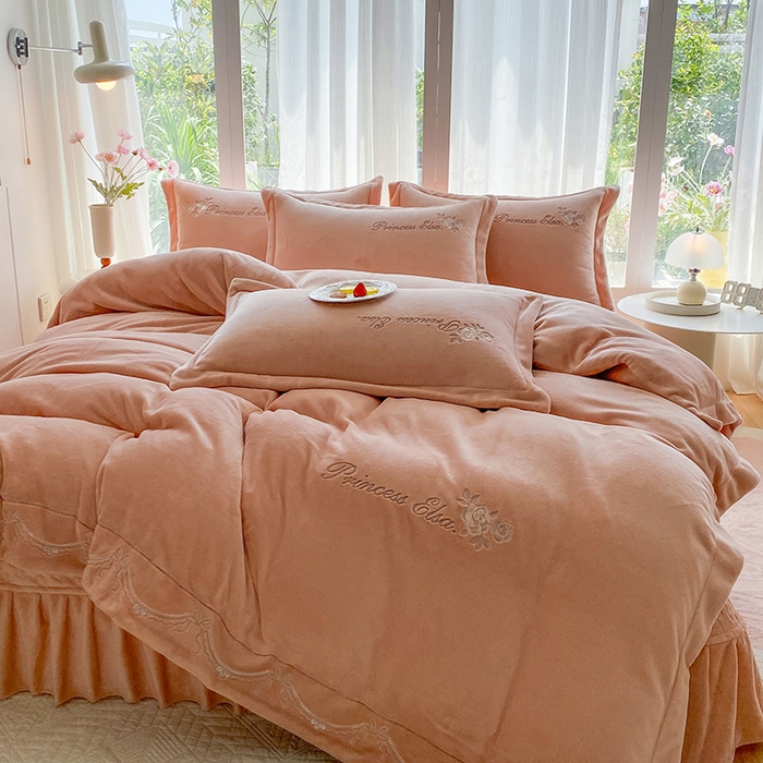 91家纺网 家纺一手货源 找家纺 （总）乐嘉盈 2025年新款纯色刺绣牛奶绒四件套-玫瑰缘