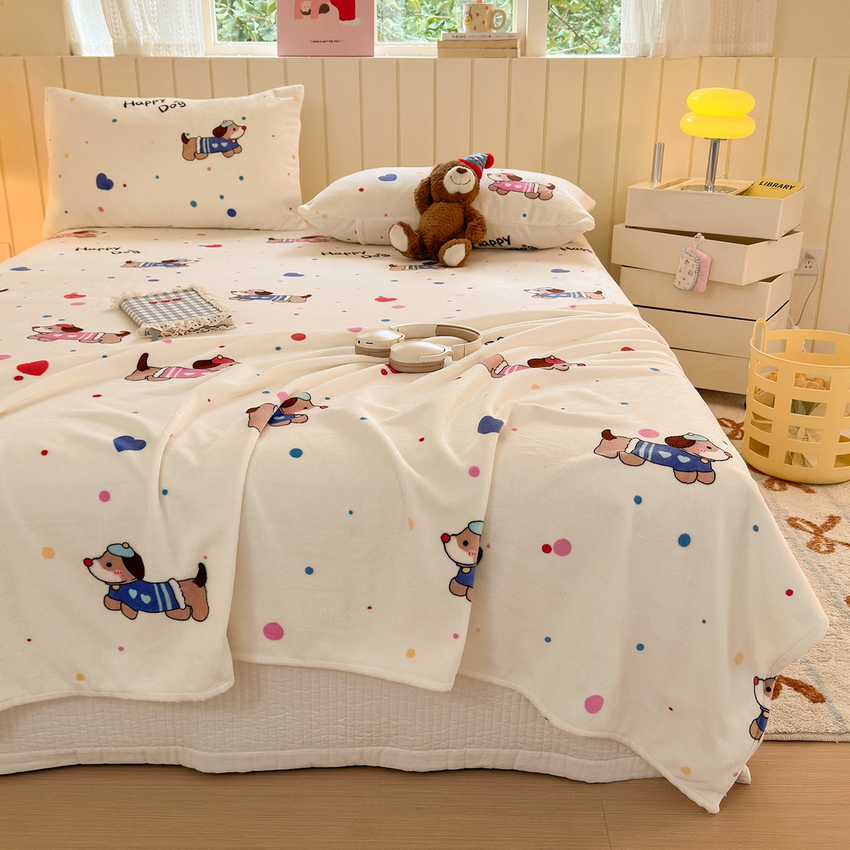 91家纺网 家纺一手货源 找家纺 丽美人家纺 2025新款小版印花牛奶绒床单单床单床单单件 甜品腊肠狗