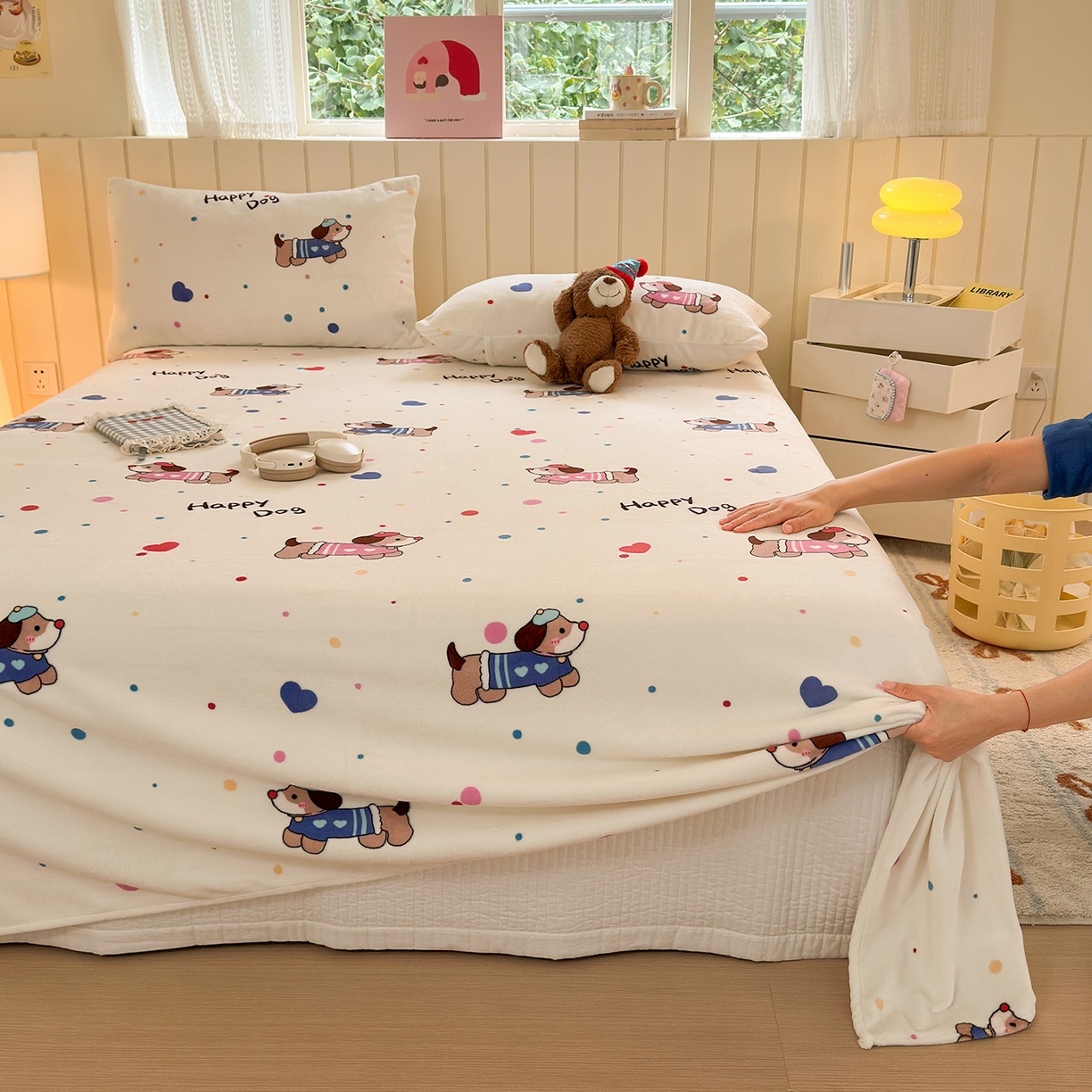 91家纺网 家纺一手货源 找家纺 丽美人家纺 2025新款小版印花牛奶绒床单单床单床单单件 甜品腊肠狗