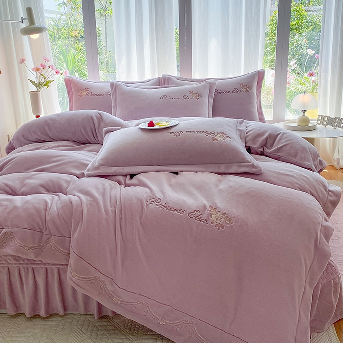 91家纺网 家纺一手货源 找家纺 （总）乐嘉盈 2025年新款纯色刺绣牛奶绒四件套-玫瑰缘
