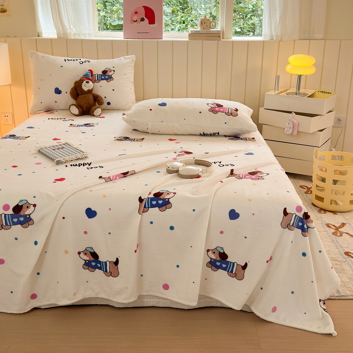 91家纺网 家纺一手货源 找家纺 丽美人家纺 2025新款小版印花牛奶绒床单单床单床单单件 甜品腊肠狗