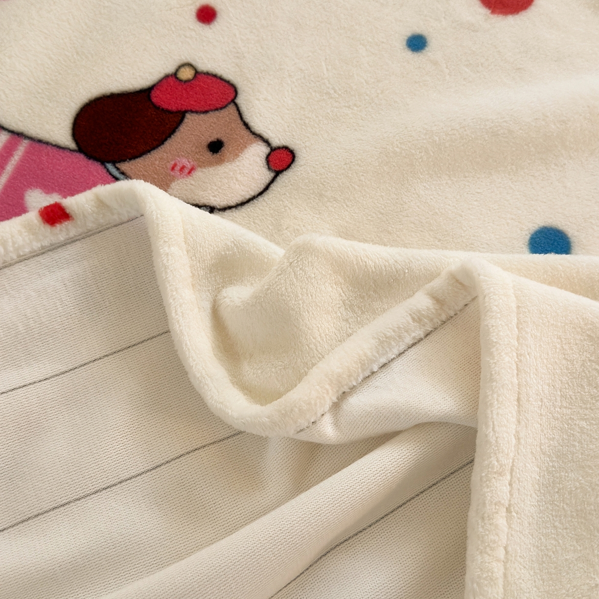 91家纺网 家纺一手货源 找家纺 丽美人家纺 2025新款小版印花牛奶绒床单单床单床单单件 甜品腊肠狗