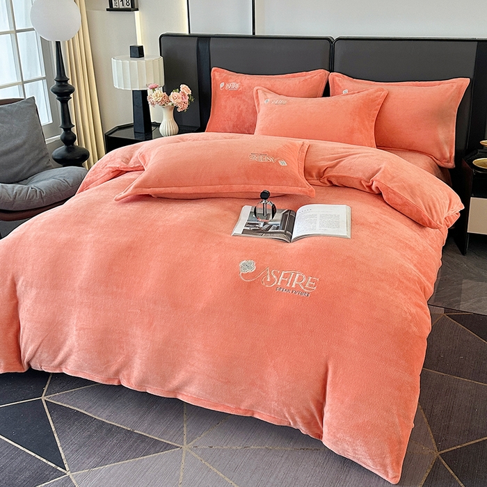 91家纺网 家纺一手货源 找家纺 富缦庭 2025新款牛奶绒绣花四件套 遇见-橙色