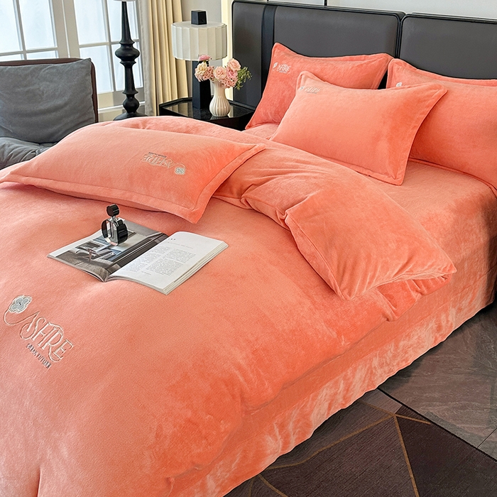 91家纺网 家纺一手货源 找家纺 富缦庭 2025新款牛奶绒绣花四件套 遇见-橙色