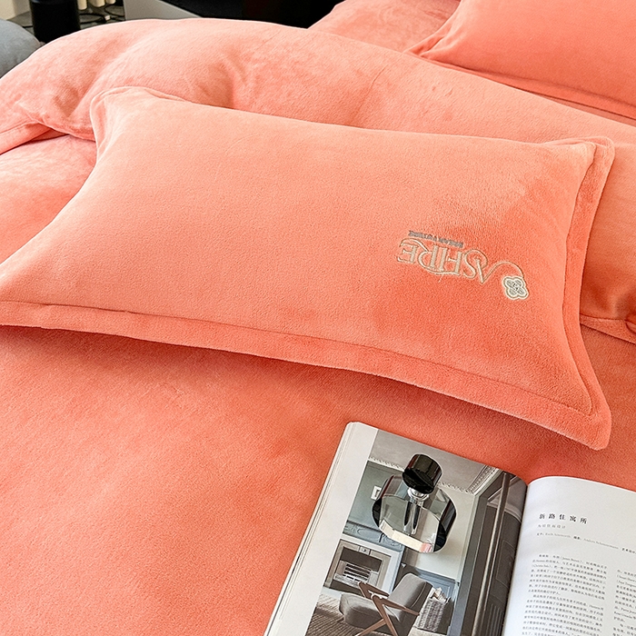 91家纺网 家纺一手货源 找家纺 富缦庭 2025新款牛奶绒绣花四件套 遇见-橙色