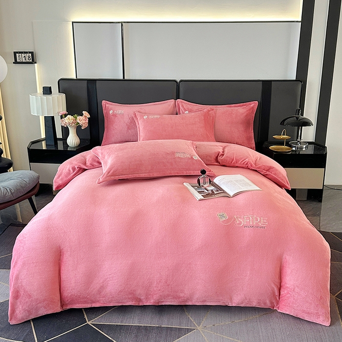 91家纺网 家纺一手货源 找家纺 富缦庭 2025新款牛奶绒绣花四件套 遇见-豆沙