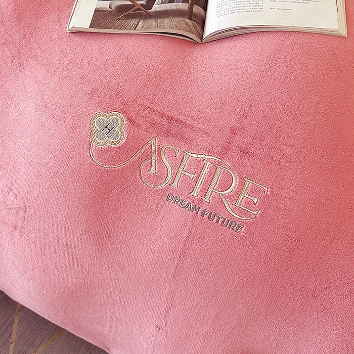 91家纺网 家纺一手货源 找家纺 富缦庭 2025新款牛奶绒绣花四件套 遇见-豆沙