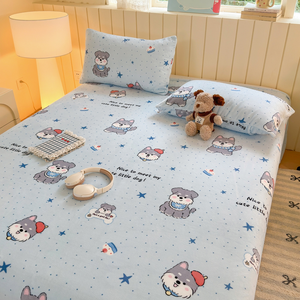 91家纺网 家纺一手货源 找家纺 丽美人家纺 2025新款小版印花牛奶绒床单单床单床单单件 甜心猫咪-蓝