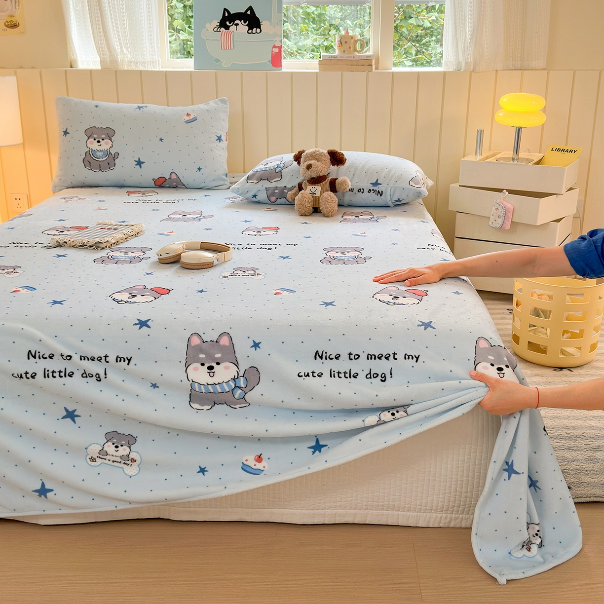 91家纺网 家纺一手货源 找家纺 丽美人家纺 2025新款小版印花牛奶绒床单单床单床单单件 甜心猫咪-蓝