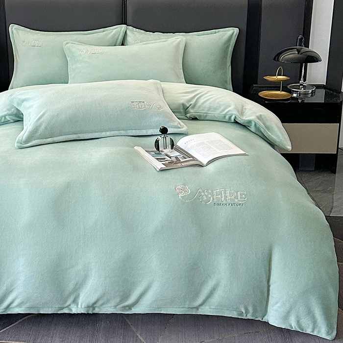 91家纺网 家纺一手货源 找家纺 富缦庭 2025新款牛奶绒绣花四件套 遇见-绿色