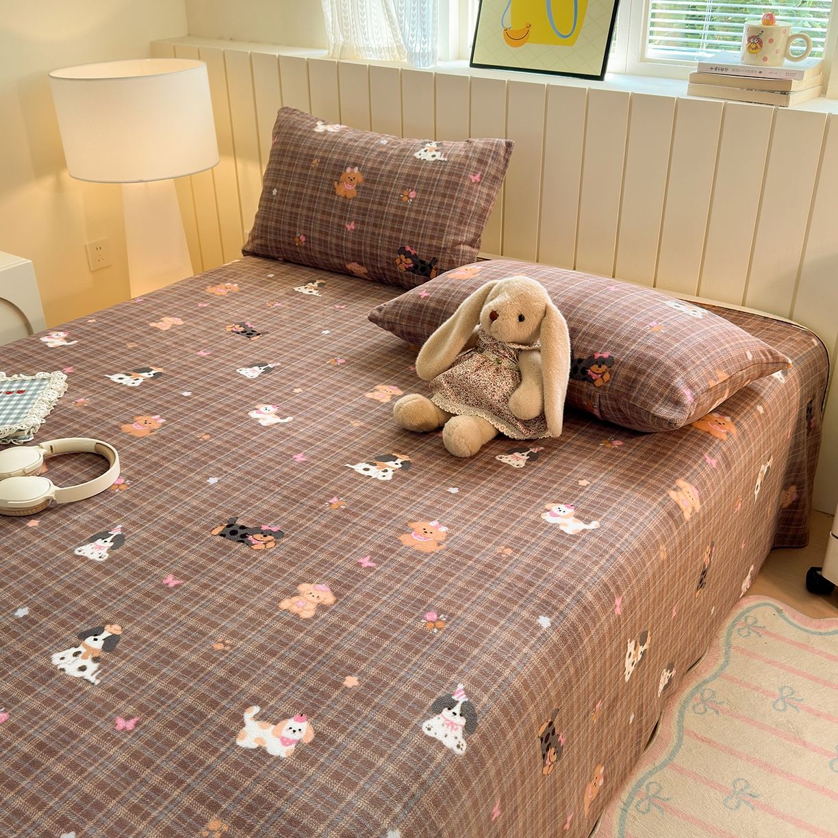 91家纺网 家纺一手货源 找家纺 丽美人家纺 2025新款小版印花牛奶绒床单单床单床单单件 英伦小狗