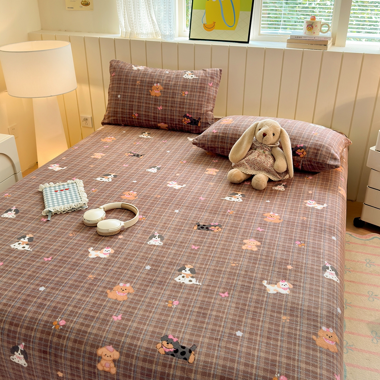 91家纺网 家纺一手货源 找家纺 丽美人家纺 2025新款小版印花牛奶绒床单单床单床单单件 英伦小狗