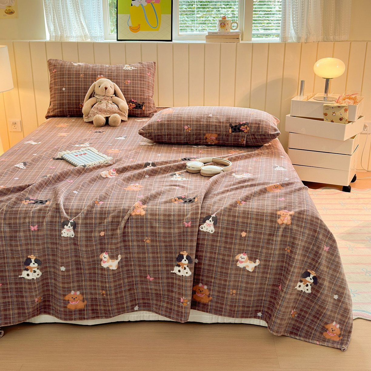 91家纺网 家纺一手货源 找家纺 丽美人家纺 2025新款小版印花牛奶绒床单单床单床单单件 英伦小狗