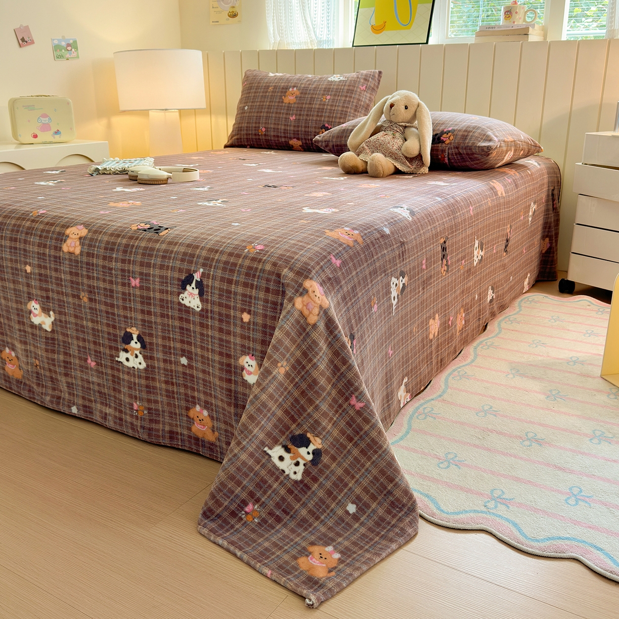 91家纺网 家纺一手货源 找家纺 丽美人家纺 2025新款小版印花牛奶绒床单单床单床单单件 英伦小狗