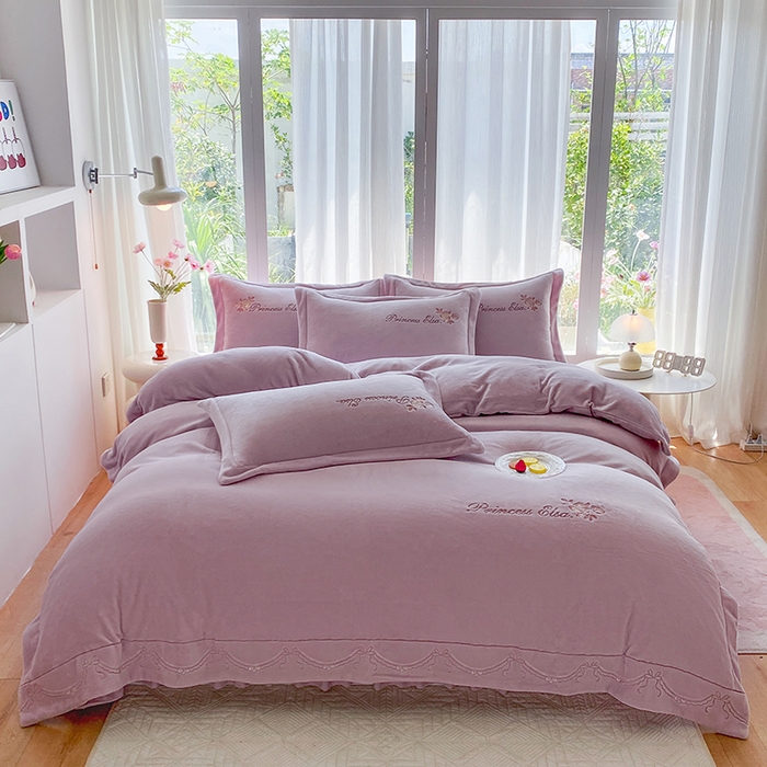 91家纺网 家纺一手货源 找家纺 （总）乐嘉盈 2025年新款纯色刺绣牛奶绒四件套-玫瑰缘