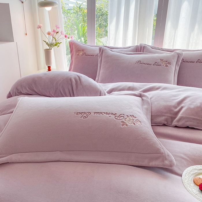 91家纺网 家纺一手货源 找家纺 （总）乐嘉盈 2025年新款纯色刺绣牛奶绒四件套-玫瑰缘